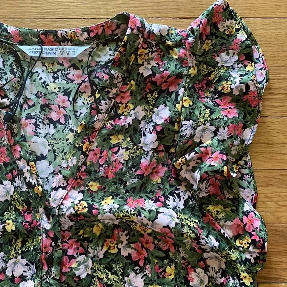 Zara floral flutter sleeve blouse - Picture 2 of 6
